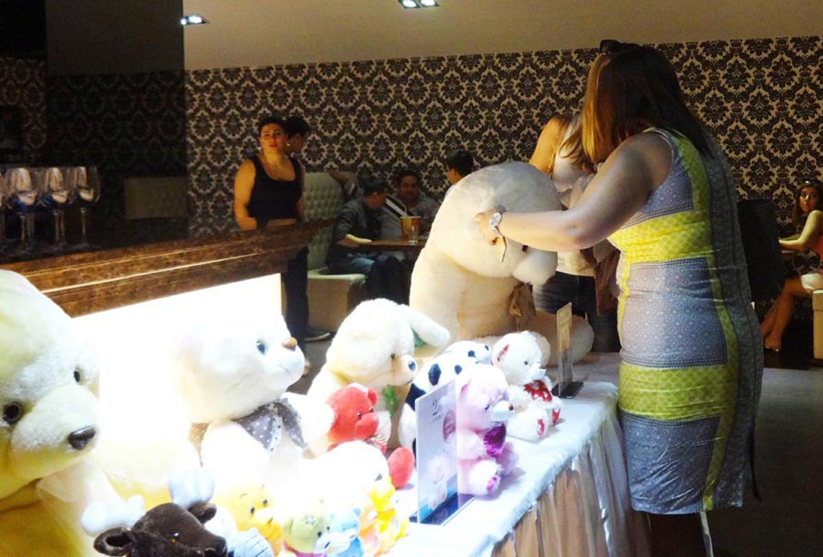 Плюшевый "беспредельщик" в Баку вызвал большой ажиотаж (ФОТО)