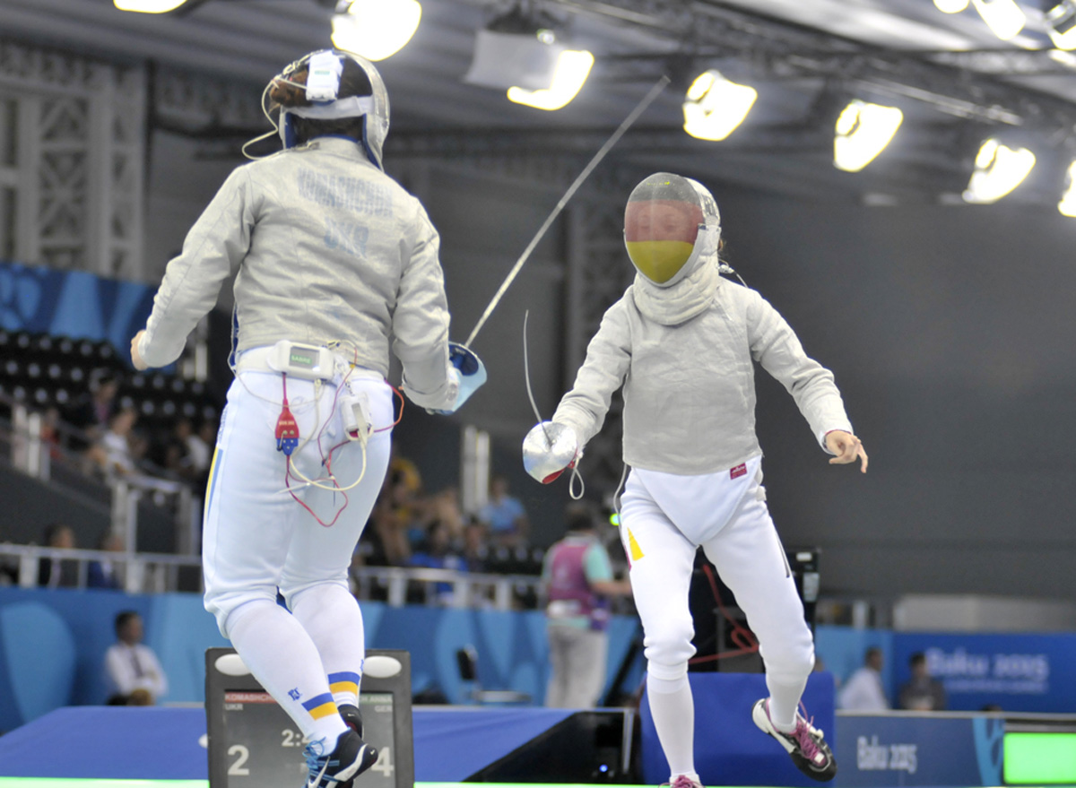 Азербайджанские спортсменки вышли в 1/4 финала соревнований по фехтованию в рамках Евроигр (ФОТО)