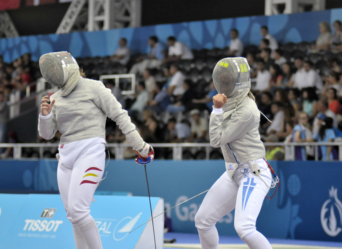 Азербайджанские спортсменки вышли в 1/4 финала соревнований по фехтованию в рамках Евроигр (ФОТО)