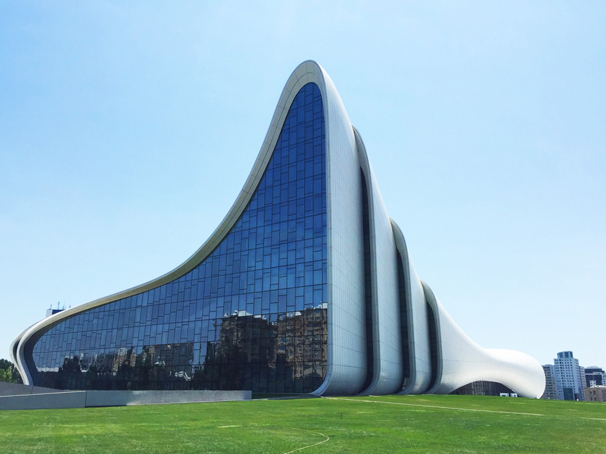 Центр Гейдара Алиева глазами российского блогера (ФОТО)