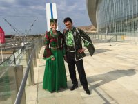 Ведущая “Eurosport” и “SKY TV” в азербайджанском платье комментирует Евроигры (ФОТО)