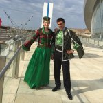 Ведущая “Eurosport” и “SKY TV” в азербайджанском платье комментирует Евроигры (ФОТО)