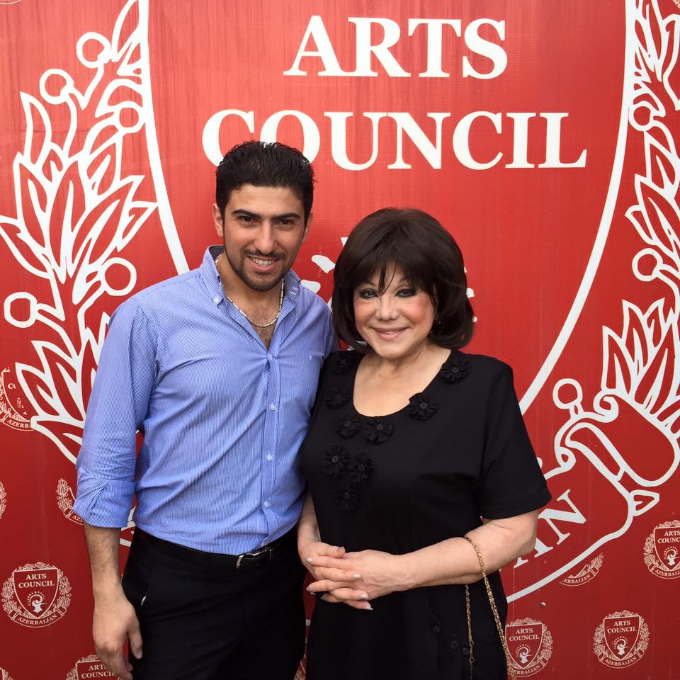 Художник из Германии показал гостям Евроигр самобытность Баку (ФОТО)