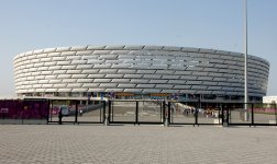 Зрители прибывают на церемонию закрытия первых Европейских игр (ФОТО)