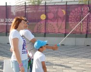 Зрители прибывают на церемонию закрытия первых Европейских игр (ФОТО)