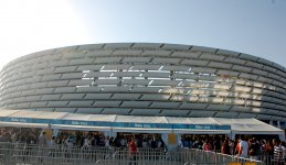 Зрители прибывают на церемонию закрытия первых Европейских игр (ФОТО)