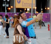 Зрители прибывают на церемонию закрытия первых Европейских игр (ФОТО)