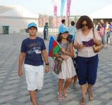 Зрители прибывают на церемонию закрытия первых Европейских игр (ФОТО)