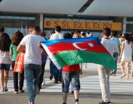 Зрители прибывают на церемонию закрытия первых Европейских игр (ФОТО)