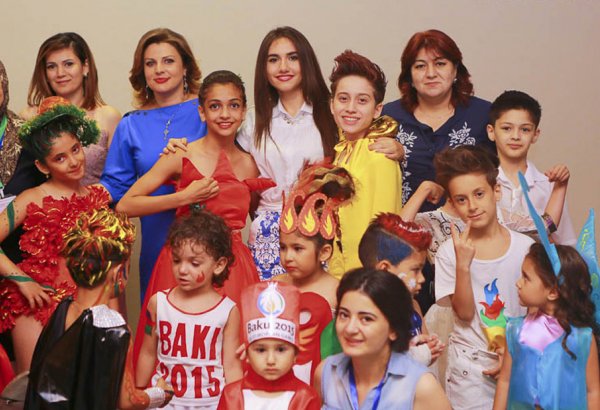 Дизайнеры воплотили в нарядах дух Евроигр - красочный вечер моды (ФОТО)