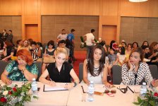 Дизайнеры воплотили в нарядах дух Евроигр - красочный вечер моды (ФОТО)