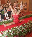 Дизайнеры воплотили в нарядах дух Евроигр - красочный вечер моды (ФОТО)