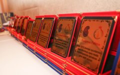 Дизайнеры воплотили в нарядах дух Евроигр - красочный вечер моды (ФОТО)