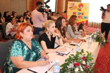 Дизайнеры воплотили в нарядах дух Евроигр - красочный вечер моды (ФОТО)