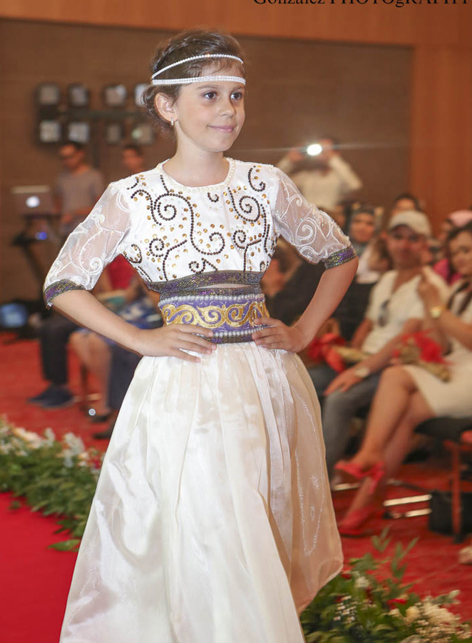 Дизайнеры воплотили в нарядах дух Евроигр - красочный вечер моды (ФОТО)