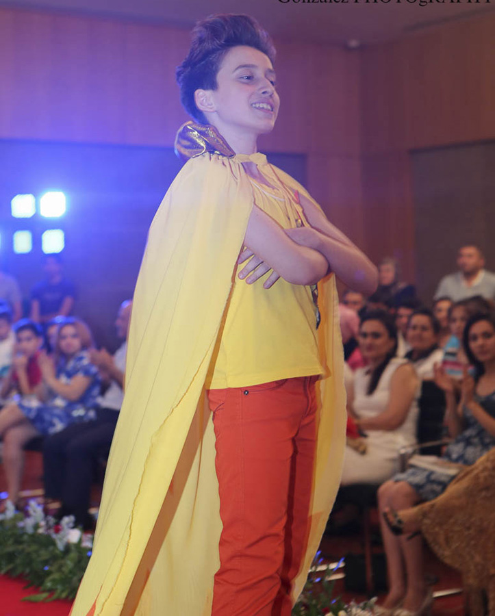 Дизайнеры воплотили в нарядах дух Евроигр - красочный вечер моды (ФОТО)