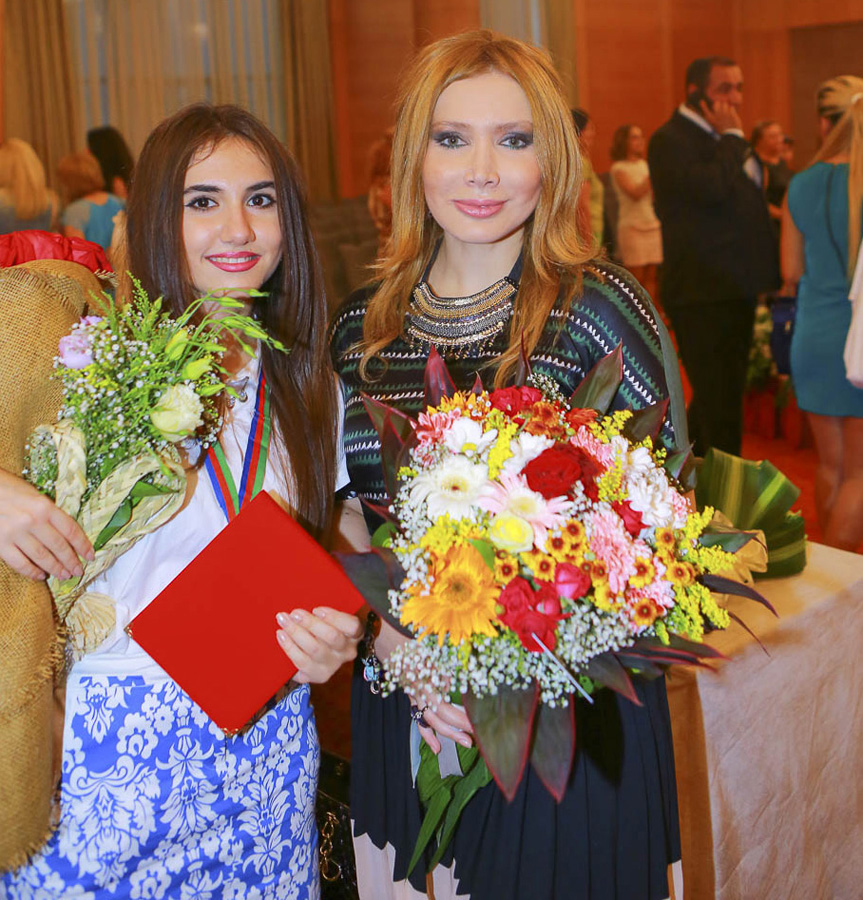 Дизайнеры воплотили в нарядах дух Евроигр - красочный вечер моды (ФОТО)