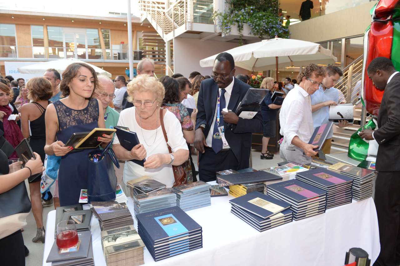 При организации Фонда Гейдара Алиева на выставке Milan Expo 2015 в рамках "Национального дня" Азербайджана состоялась концертная программа  (ФОТО)