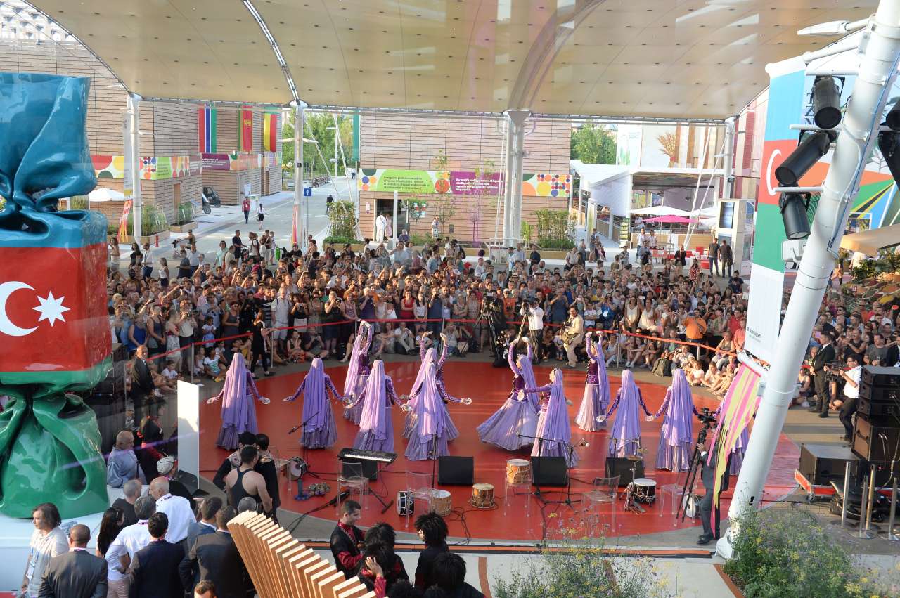 При организации Фонда Гейдара Алиева на выставке Milan Expo 2015 в рамках "Национального дня" Азербайджана состоялась концертная программа  (ФОТО)