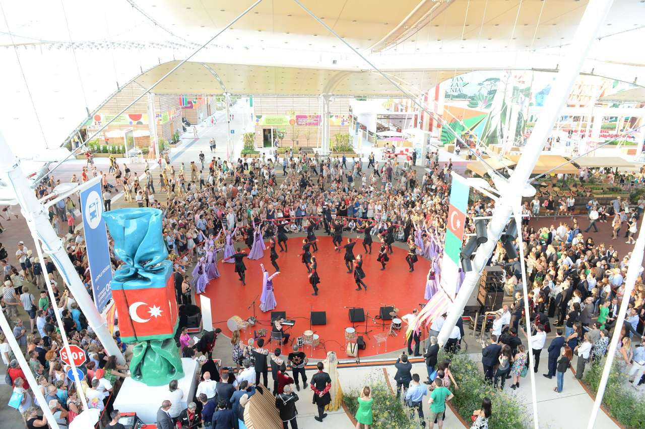 При организации Фонда Гейдара Алиева на выставке Milan Expo 2015 в рамках "Национального дня" Азербайджана состоялась концертная программа  (ФОТО)