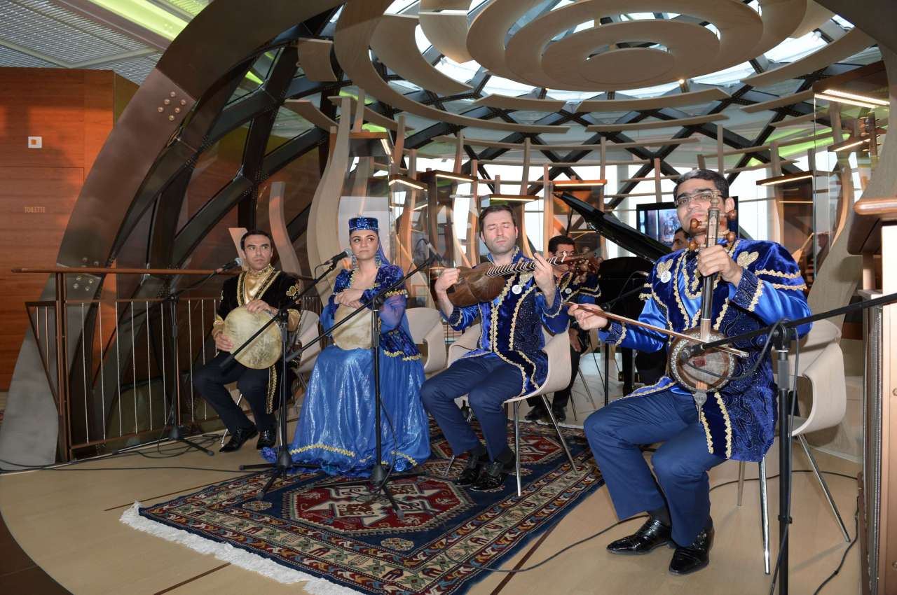 При организации Фонда Гейдара Алиева на выставке Milan Expo 2015 в рамках "Национального дня" Азербайджана состоялась концертная программа  (ФОТО)