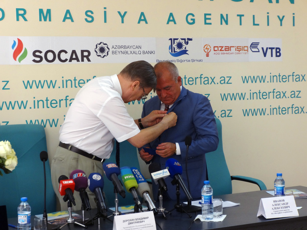 Гендиректор “Интерфакс-Азербайджан” награжден почетным знаком “За дружбу и сотрудничество”  (ФОТО)