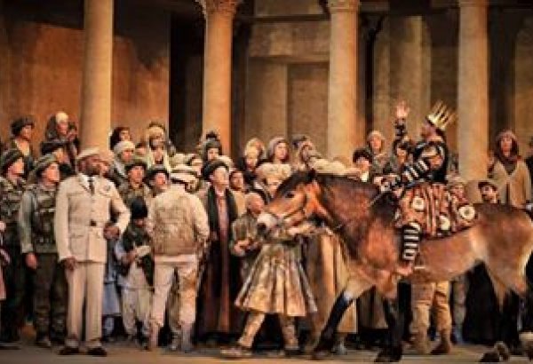 Азербайджанский певец на коне покорил "Страсти Христовы" в Германии (ФОТО)