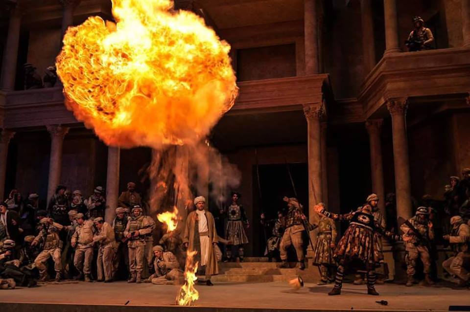 Азербайджанский певец на коне покорил "Страсти Христовы" в Германии (ФОТО)