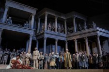 Азербайджанский певец на коне покорил "Страсти Христовы" в Германии (ФОТО)