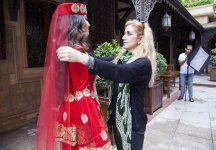 Дочь Анара Мамедханова в очаровательных платьях для Европы (ФОТО)