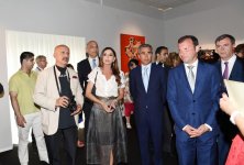 Первая леди Мехрибан Алиева приняла участие в церемонии открытия выставки "Азербайджанские ковры в искусстве" в Каннах (ФОТО)