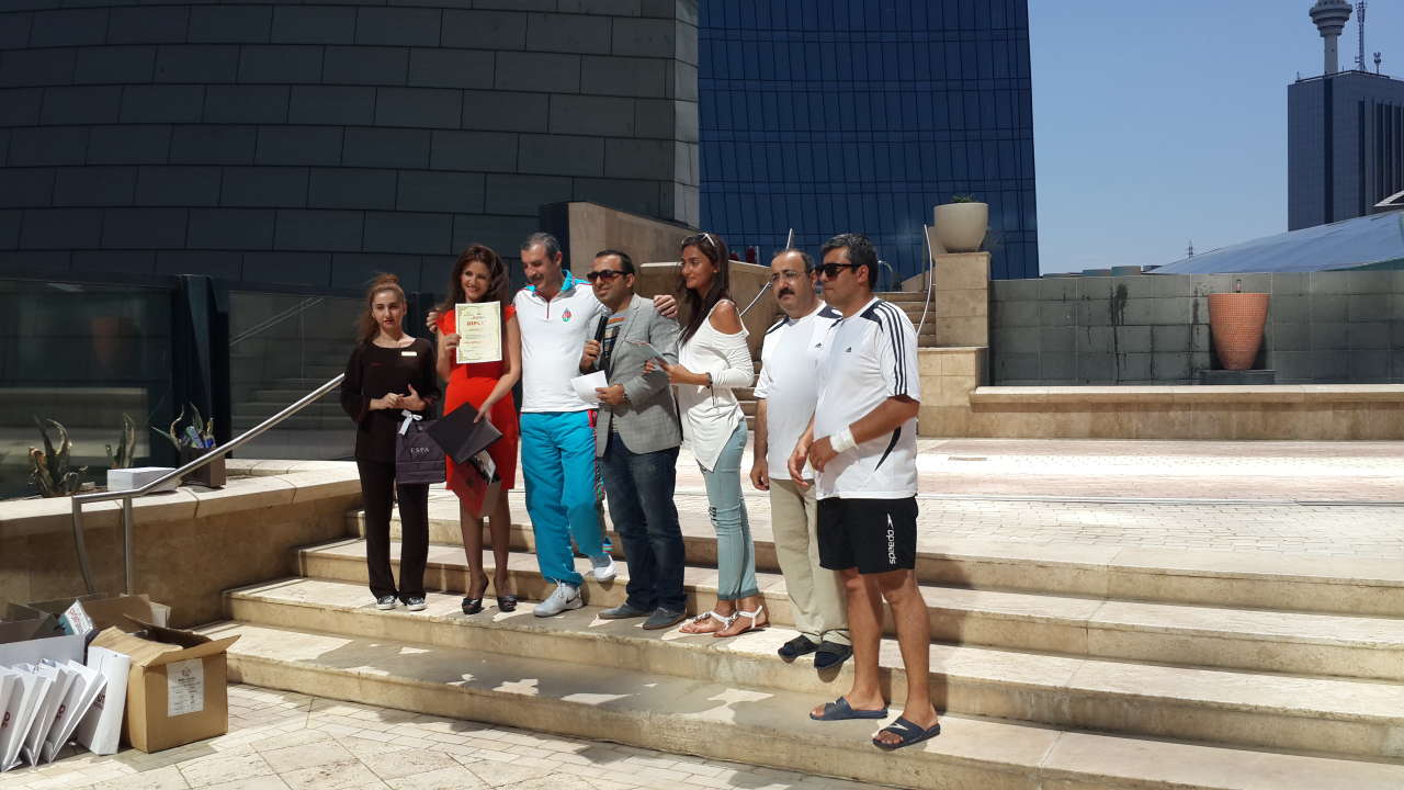 Сотрудник АМИ Trend одержал победу на соревновании по плаванию (ФОТО)