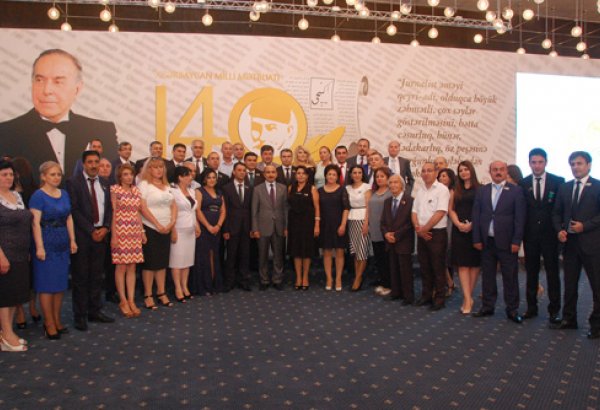 Вручены награды представителям СМИ, награжденным по распоряжению Президента Ильхама Алиева (ФОТО)