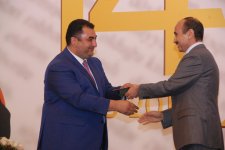 Вручены награды представителям СМИ, награжденным по распоряжению Президента Ильхама Алиева (ФОТО)