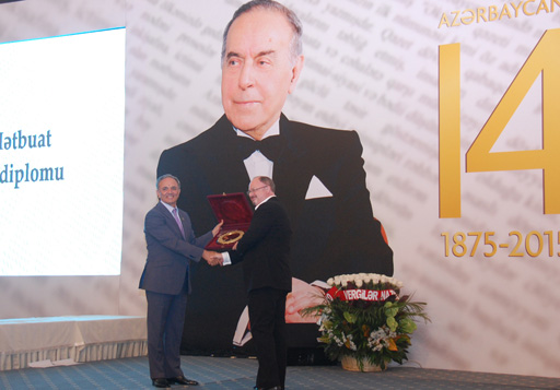 Вручены награды представителям СМИ, награжденным по распоряжению Президента Ильхама Алиева (ФОТО)