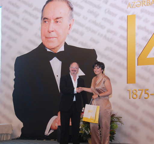 Вручены награды представителям СМИ, награжденным по распоряжению Президента Ильхама Алиева (ФОТО)