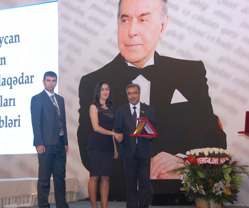 Вручены награды представителям СМИ, награжденным по распоряжению Президента Ильхама Алиева (ФОТО)