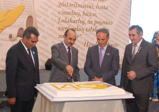 Вручены награды представителям СМИ, награжденным по распоряжению Президента Ильхама Алиева (ФОТО)