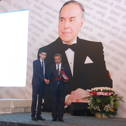 Вручены награды представителям СМИ, награжденным по распоряжению Президента Ильхама Алиева (ФОТО)