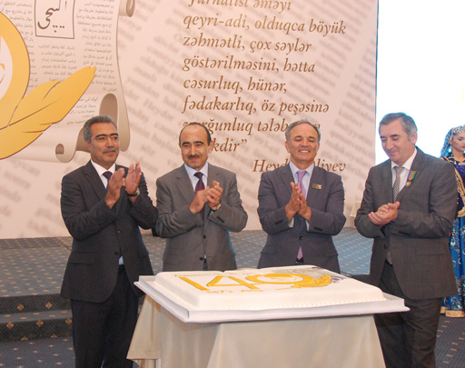 Вручены награды представителям СМИ, награжденным по распоряжению Президента Ильхама Алиева (ФОТО)