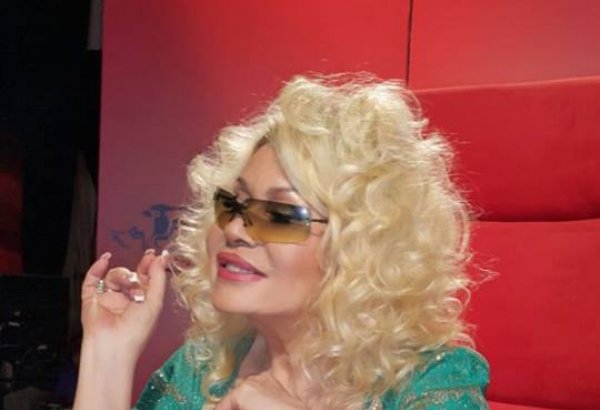 Ниса Гасымова - без черного парика и яркого макияжа  (ФОТО)