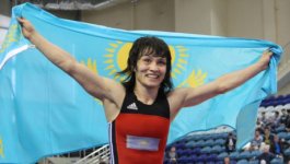 Книга Чингиза Абдуллаева помогает настраиваться на схватки борцу из Казахстана