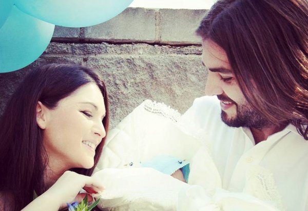 Певица Гюнешь Абасова показала первенца (ФОТО)