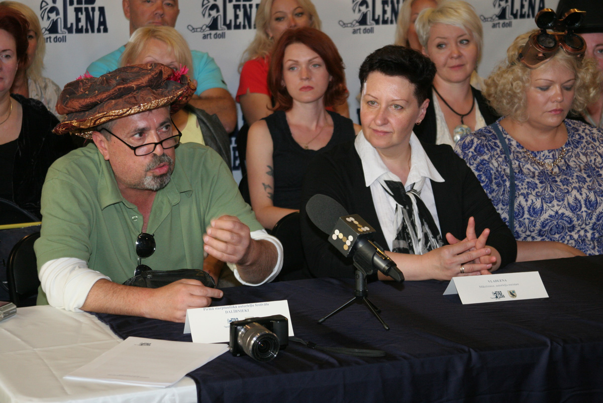 Супружеская пара из Азербайджана очаровала Латвию (ФОТО)