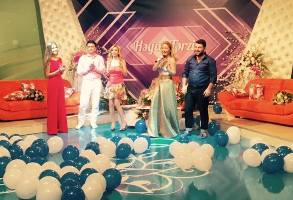 Мужской макияж? "Cтиль жизни" на азербайджанском телеканале (ФОТО)