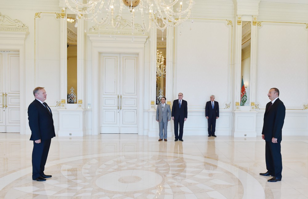 Президент Азербайджана принял верительные грамоты посла Беларуси