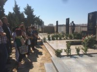 Коллектив Аздрамы почтил память Сиявуша Аслана (ФОТО)