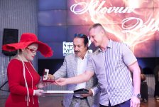 На американском телеканале представлен сюжет о выставке Нуриды Курбановой "Душа пламени" (ВИДЕО,ФОТО)