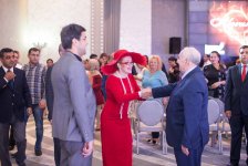 На американском телеканале представлен сюжет о выставке Нуриды Курбановой "Душа пламени" (ВИДЕО,ФОТО)