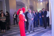 На американском телеканале представлен сюжет о выставке Нуриды Курбановой "Душа пламени" (ВИДЕО,ФОТО)